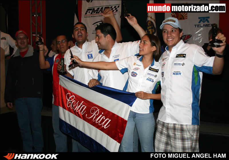 EN PREMIACION IV.jpg