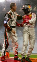 Schumi felicita a Exstrom.