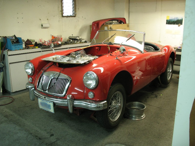MG modelo 1956 en plena restauración
