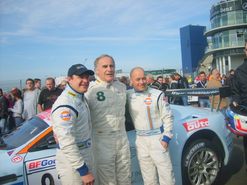 Tomas Enge y Robert Lechner, en el centro el dueño de Aston martin en Alemania, Suiza y Austria.