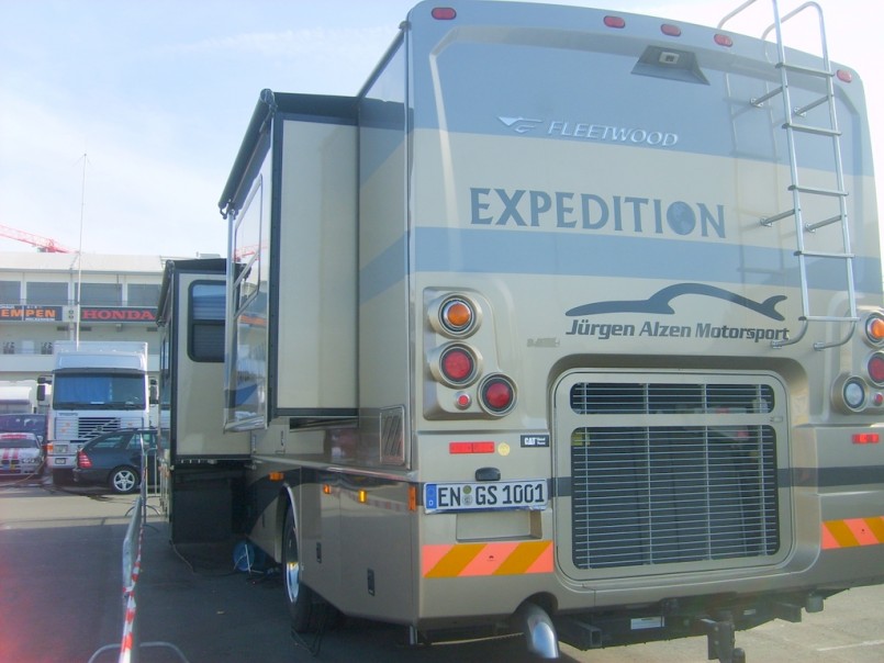 El Bus Hotel de Jurgen Alzen Motorsport.