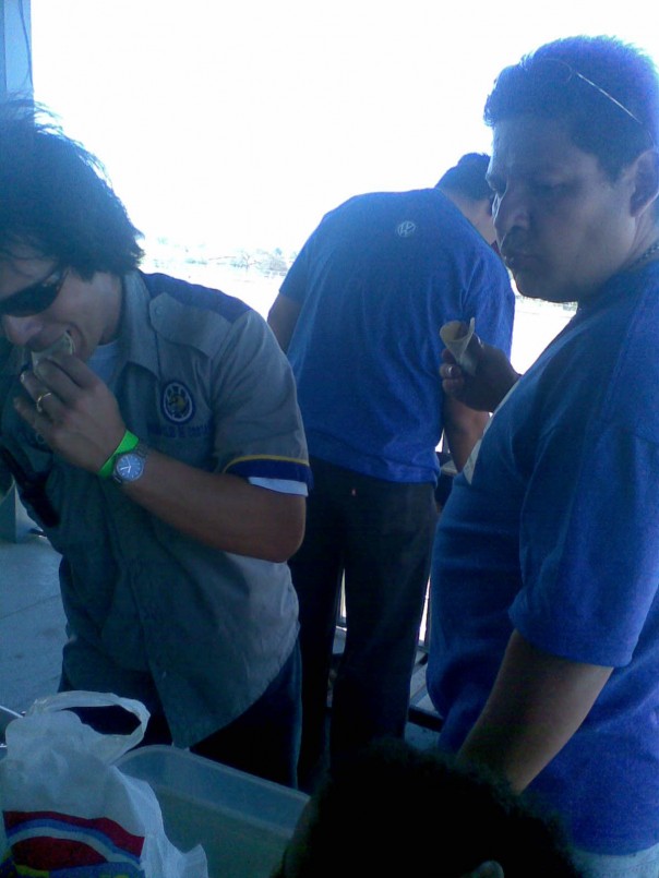 ven!! a dos cachetes!