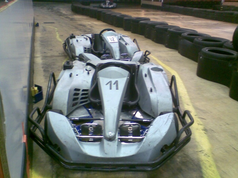 Los Karts son con LPG y en caso de &quot;accidente&quot; limitan la velocidad de todos los karts. obviamente remotamente.