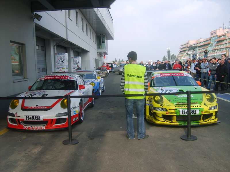 Segundo lugar absoluto, el Porsche blanco y rojo, de Cristian Mamerow.
