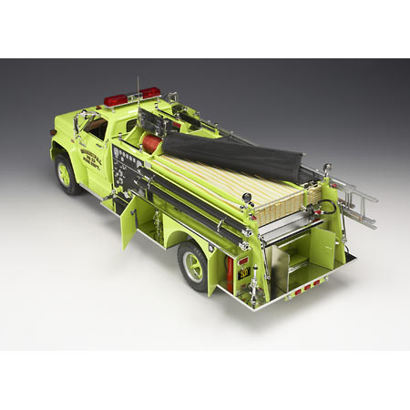 '75 GMC 6500 Fire Tk-L Grn.jpg