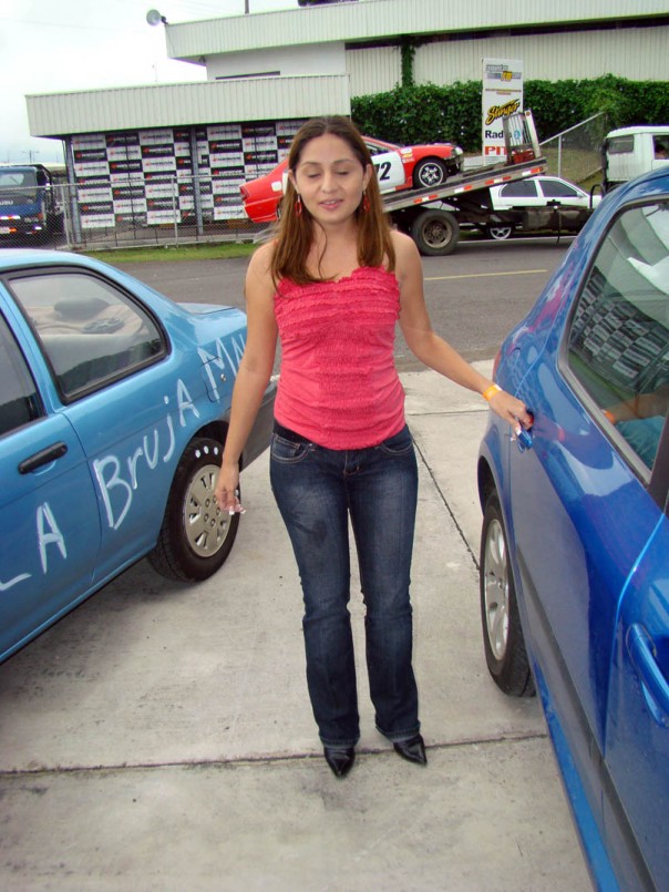 aqui Jennifer cerro los ojos por un momento....que piensas JEnnifer?????