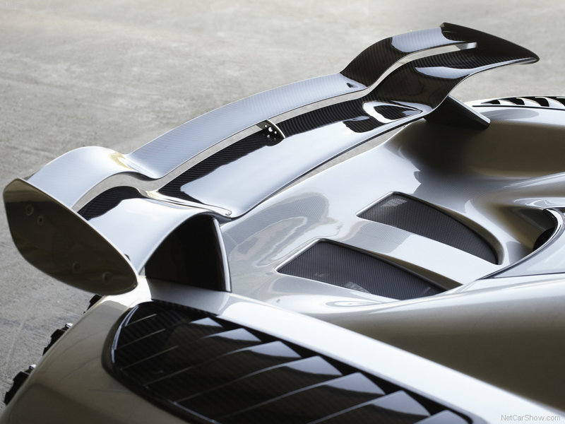 Koenigsegg-CCXR_Trevita_2010_800x600_wallpaper_04.jpg