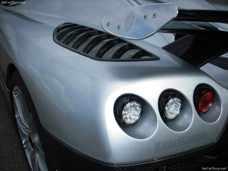 Koenigsegg-CCXR_Trevita_2010_800x600_wallpaper_05.jpg