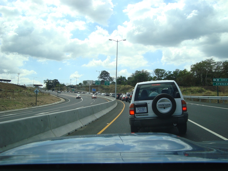 PRESAS EN PEAJE DE ATENAS... 30 MIN.