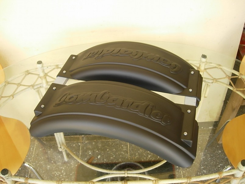 Estos estan personalizados para una carreta de moto acuatica marca BOMBARDIER