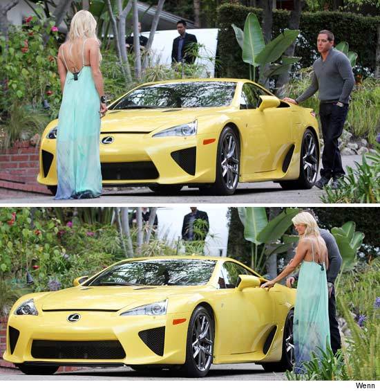 Paris-Hilton-Lexus-LFA-present1.jpg
