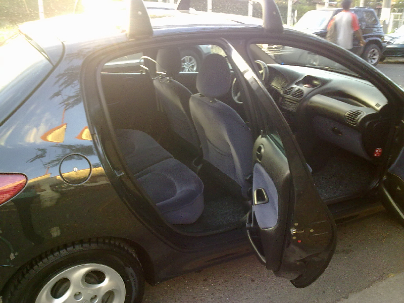 Toma completa del interior del vehiculo.