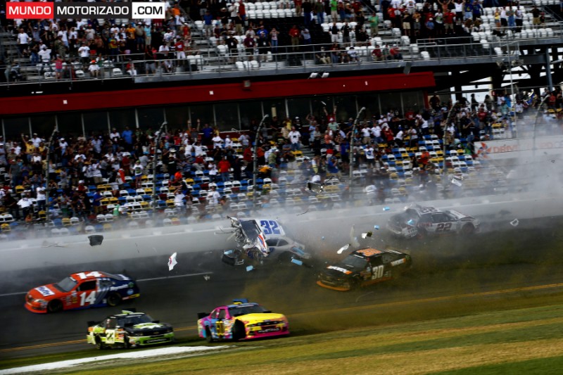 accidente_nascar_3.JPG