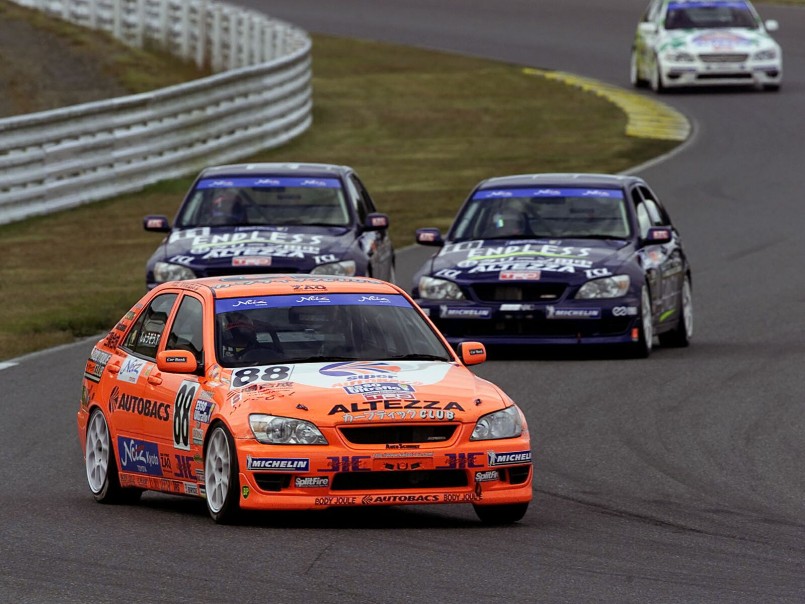 Toyota-Altezza-005.jpg
