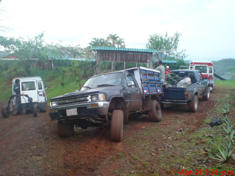 hilux sin llanta.jpg