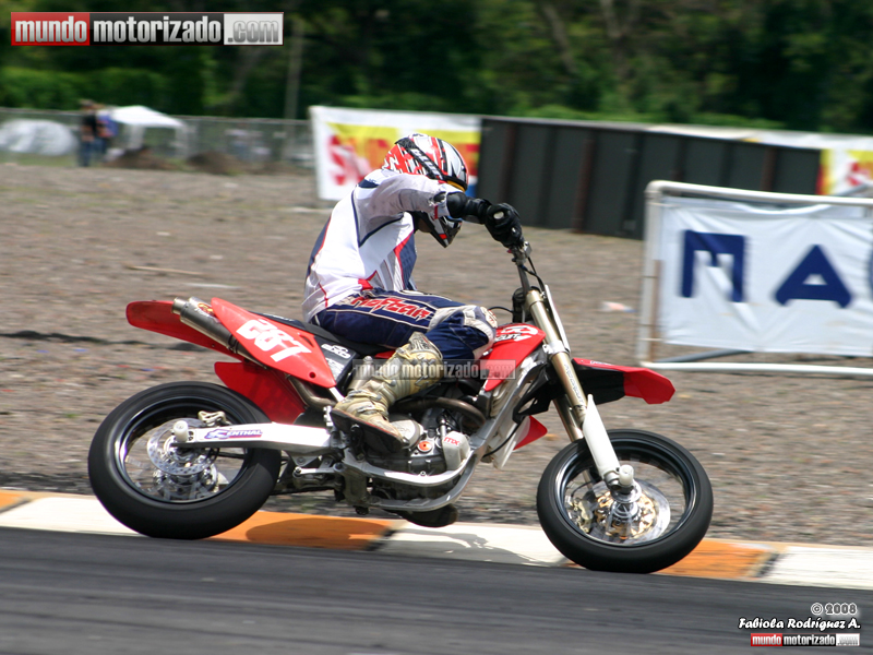 SuperMoto01.jpg