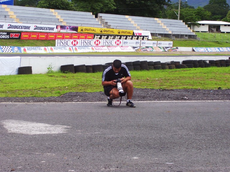 SONRRIA HORMIGUITA QUE ESTA VARA ESTA MUY ABURRIDA!!