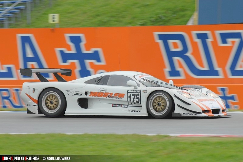 Martin Short y su flamante Mosler.