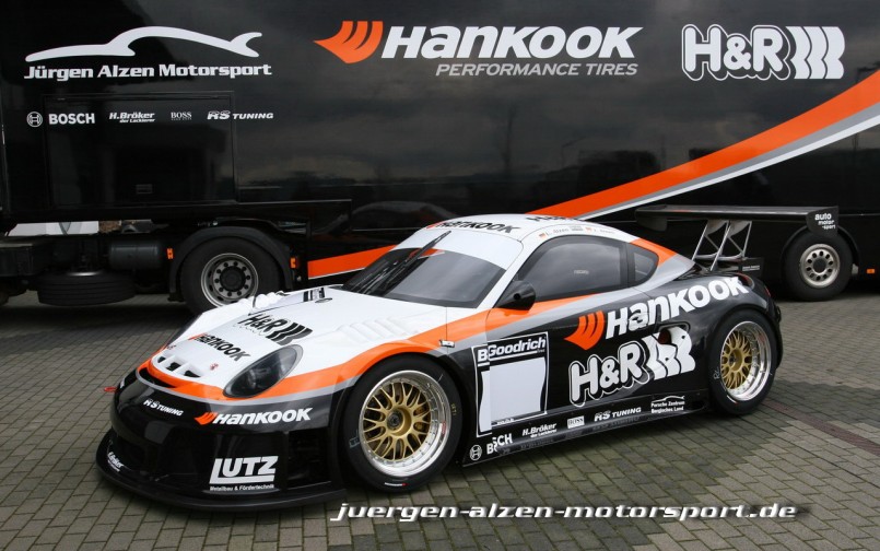 El Porsche Cayman de Jurgen Alzen.