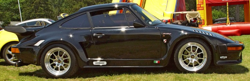 Porsche-911-Black-Modified-side-st.jpg