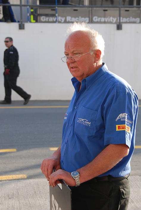 Wolfgang Land, dueño y director de uno de los mejores equipos del mundo Porsche, gran piloto Porsche Stuttgart del pasado.