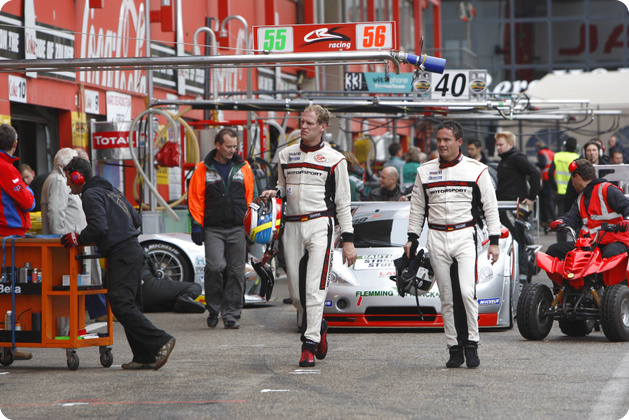 2 Grandes pilotos oficiales Porsche , Jorg Bergmeister y Sascha Massen