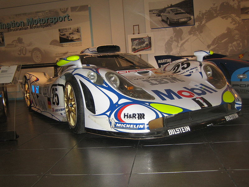 800px-Porsche_911_GT1_'98.jpg