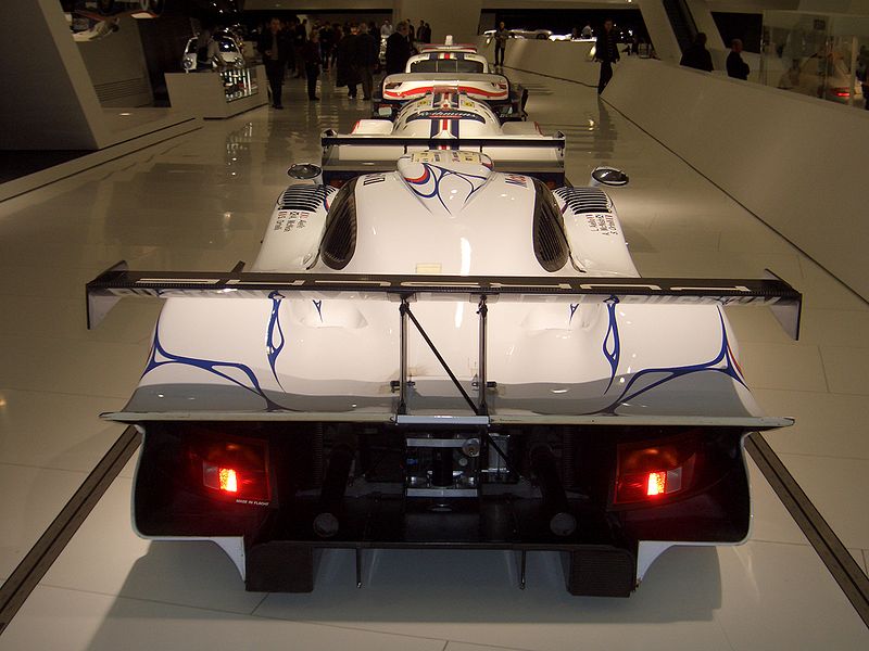 800px-Porsche_911_GT1_Coupe_1998_back_2009-03-14_A.jpg