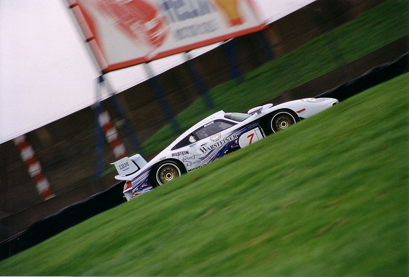 800px-Porsche_AG_Porsche_911_GT1.jpg