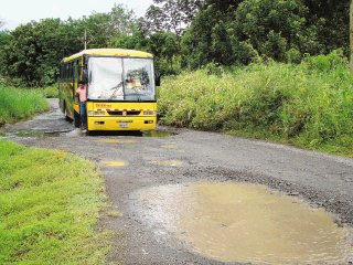 La ruta turística Tapón del Arenal - Sangregado - La Unión de Tilarán luce en pésimas condiciones por el abandono. Carlos Hernández para GN