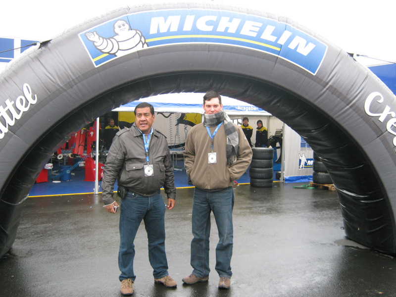 2 Modelos Ticos posando para Michelin.