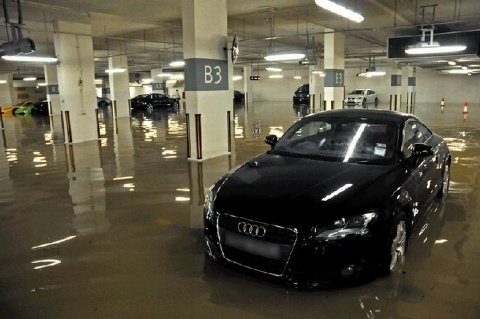 coches-lujo-inundacion-03.jpg