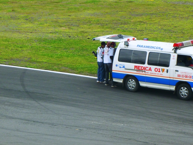 esta la dejo para qeu vean la incomodidad para meterlo en la ambulancia, mas facil sacar la camilla